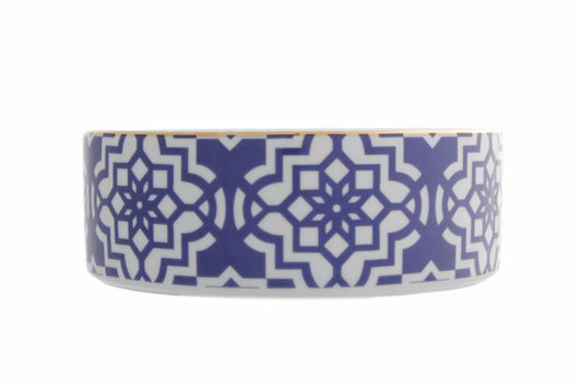 =un bol en porcelaine de 18 cm avec des motifs bleu majorelle, inspiré de l'authenticité et de l'éclat du Maroc.