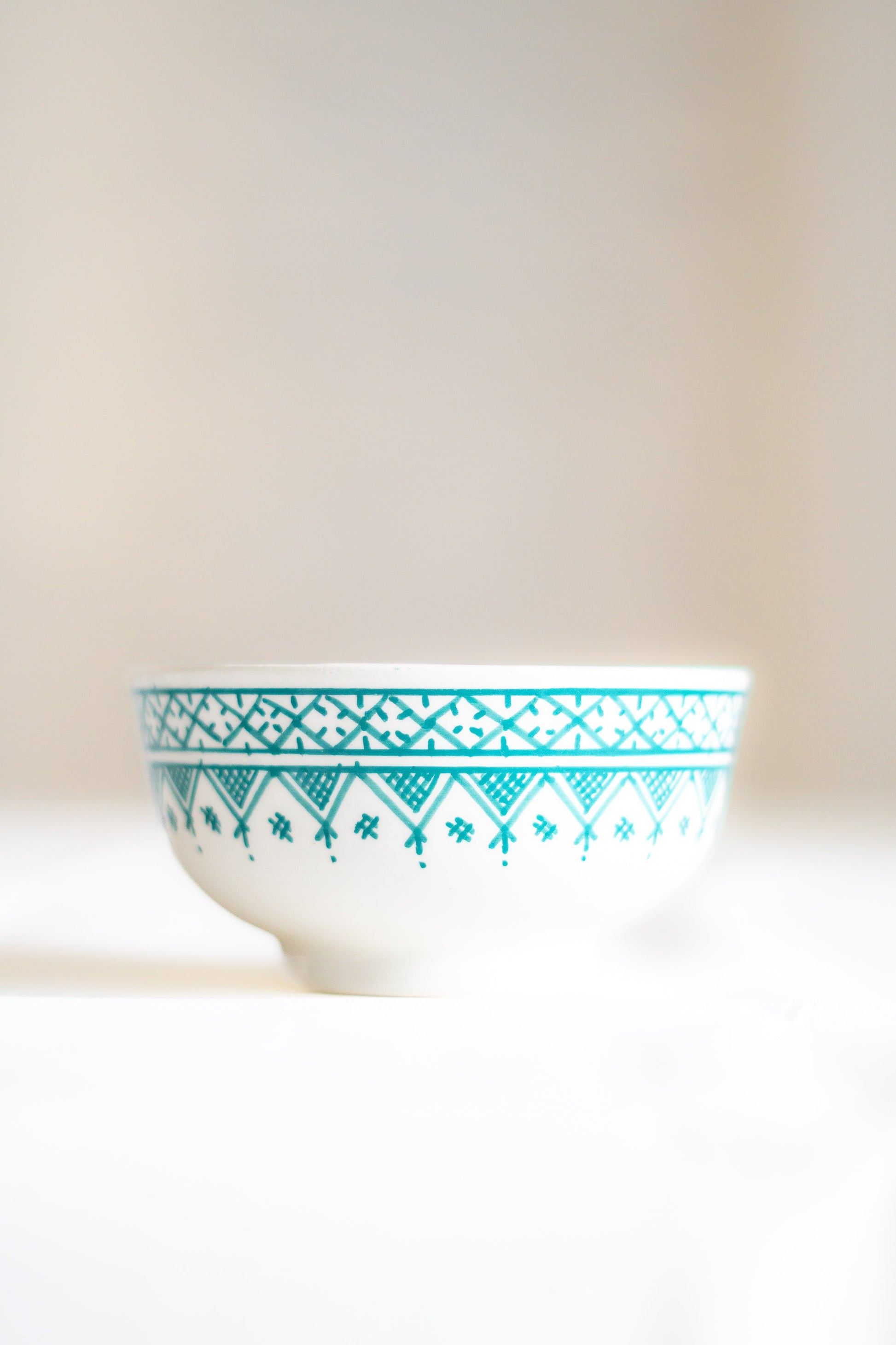 Bol vert et blanc ceramique artisanal motifs marocain