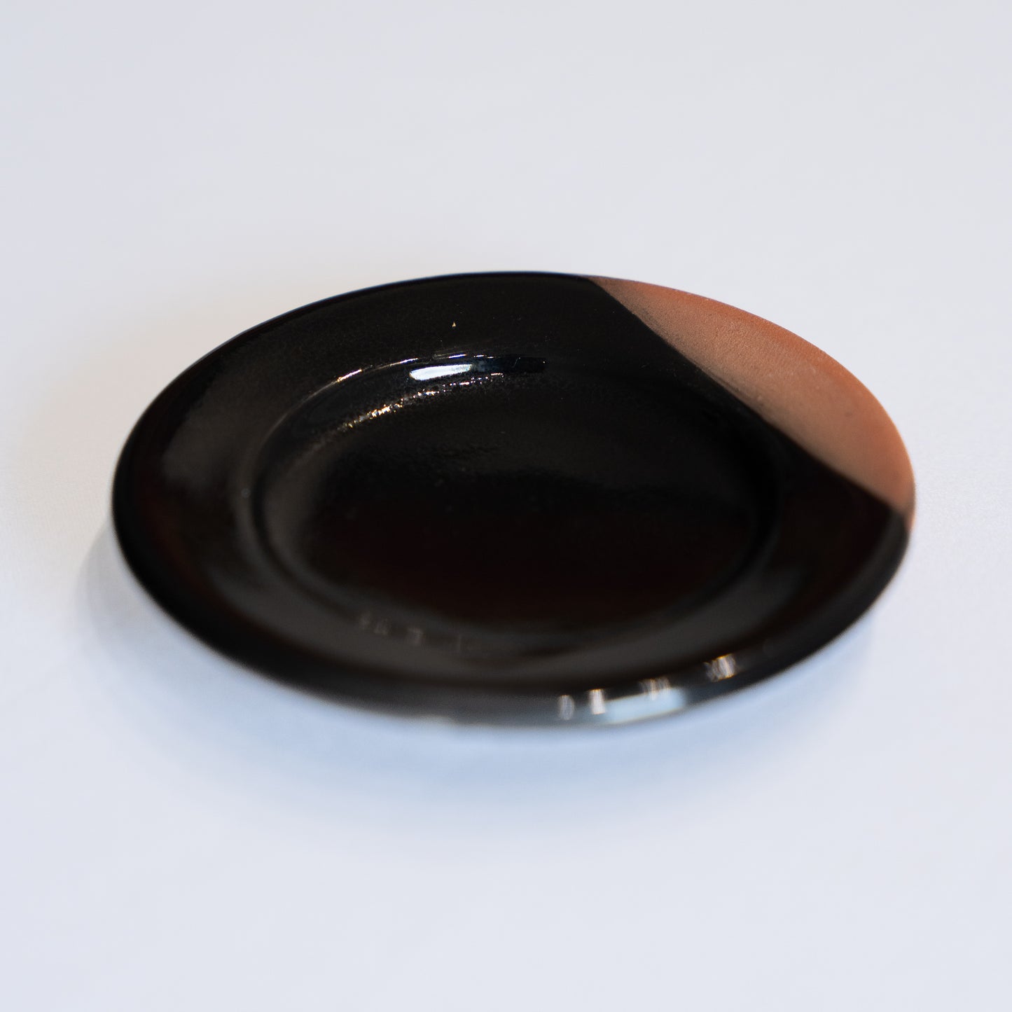 Tasse à café en terre cuite noire