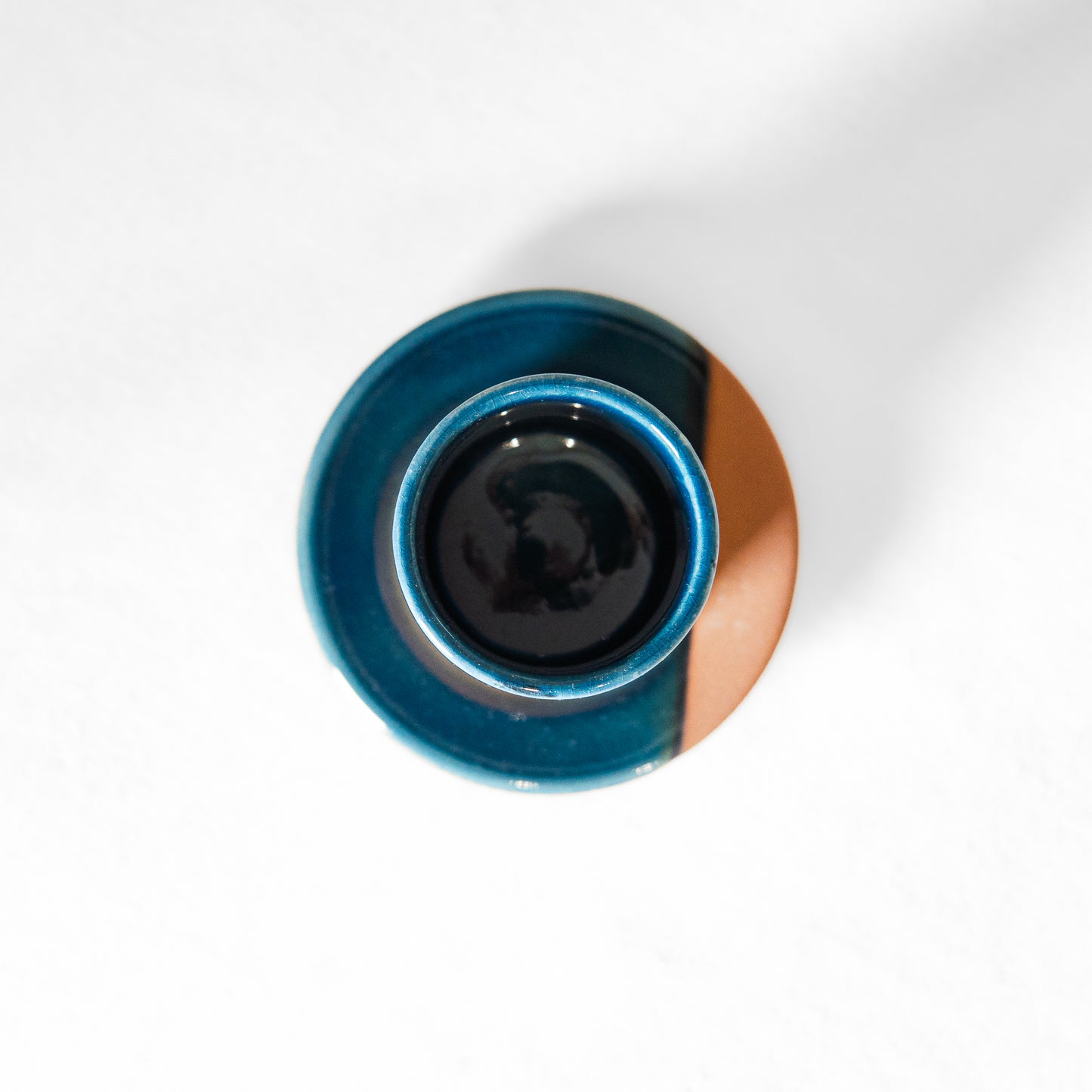 Tasse à café artisanale en terre cuite bleu cobalt 6cm