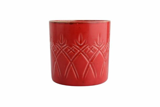 Verre rouge émaillé inspiré du Maroc avec des reliefs élégants pour une atmosphère authentique.