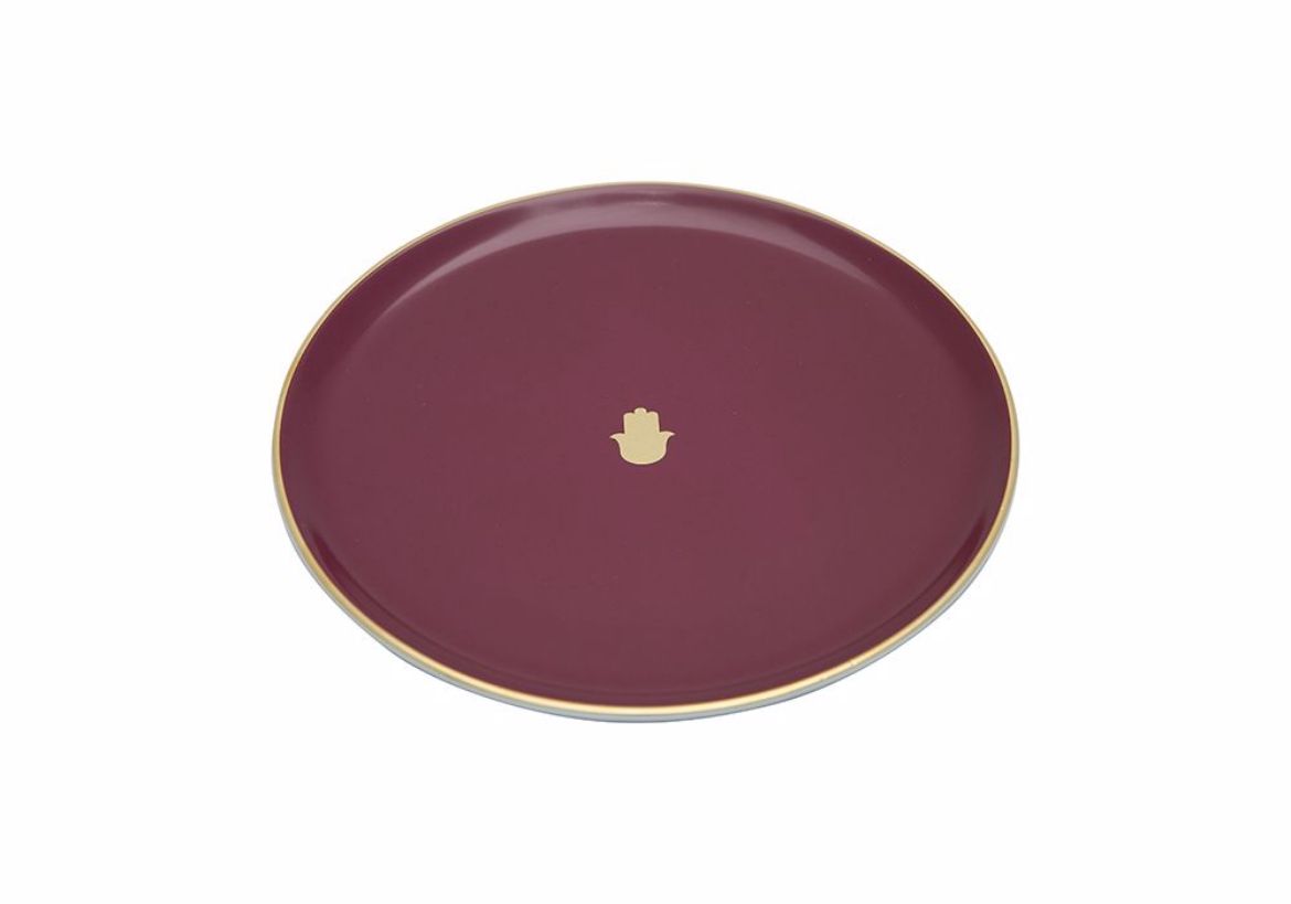 decoration maison avec une assiette plate bordeaux de 20 cm capturant latmosphere du Maroc dans son éclat