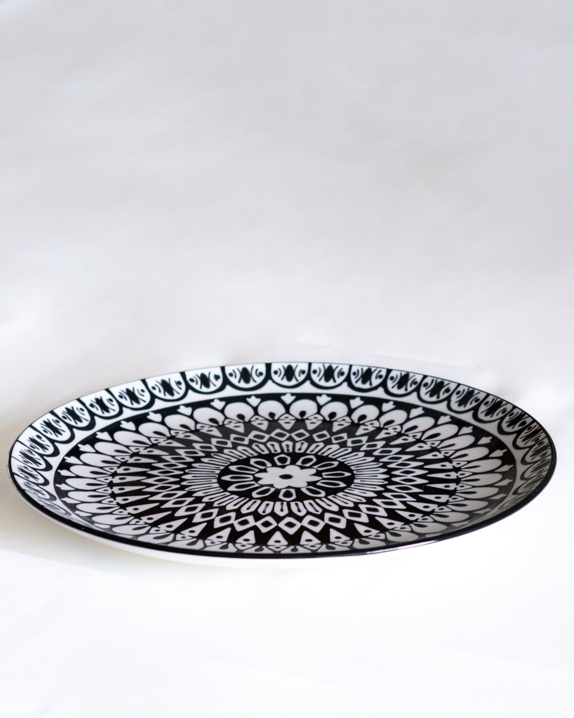 assiette plate 27 cm parfaite pour apporter une atmosphere dauthenticite a la décoration de maisons inspirees du maroc