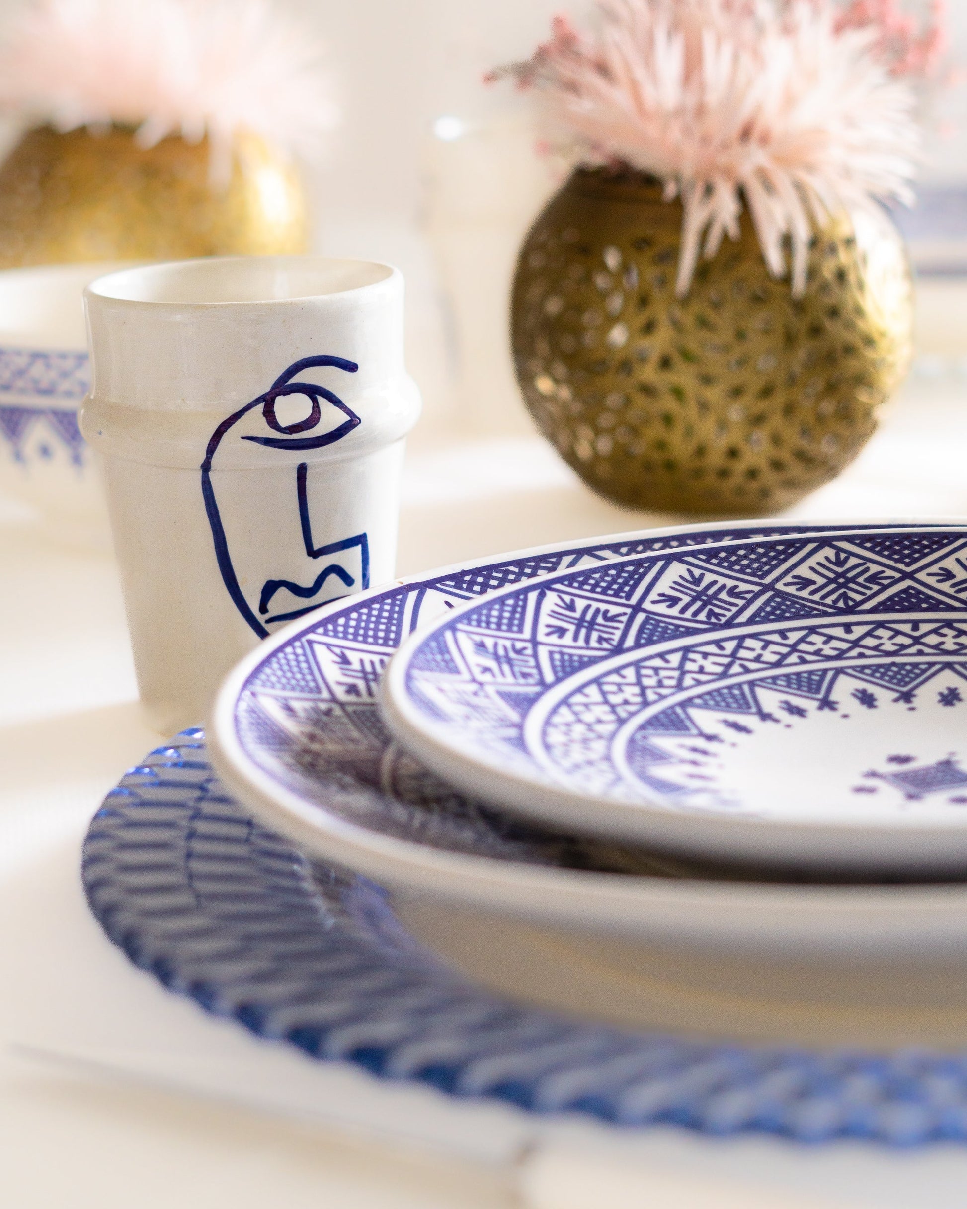 assiette plate bleu et blanc motifs marocain ceramique