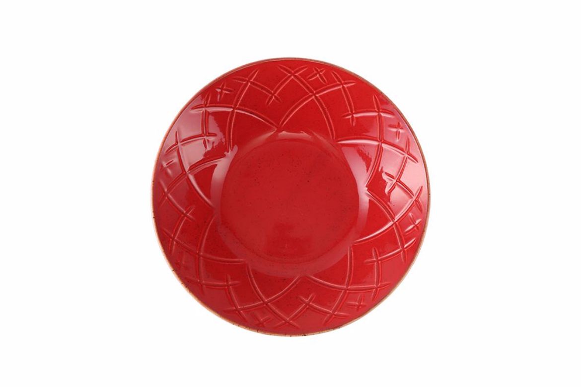 assiette creuse de 24cm en email rouge avec des reliefs delicats refletant lauthenticité du Maroc et apportant une atmosphere chaleureuse à la décoration des maisons