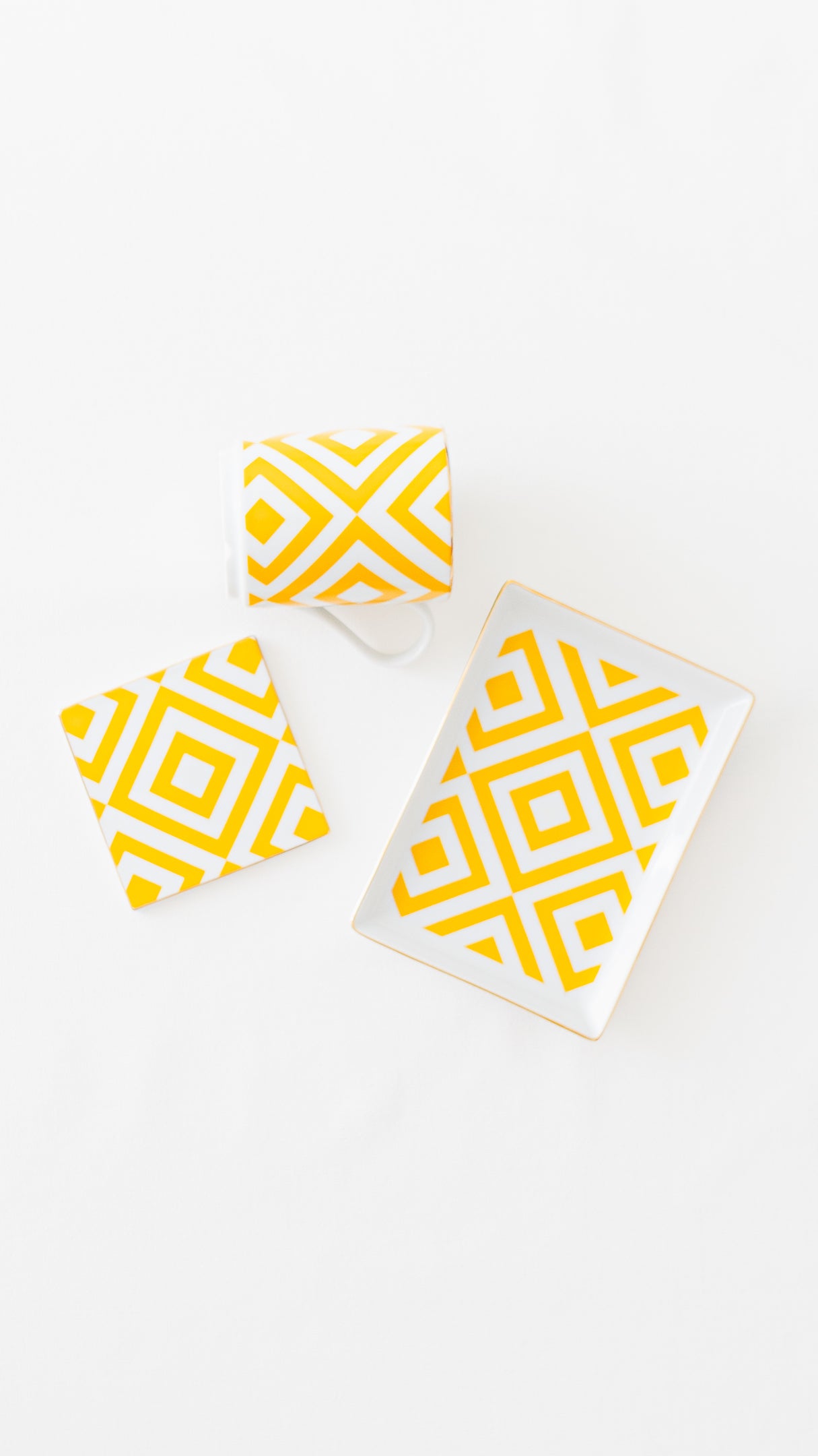 service de table jaune motifs marocain