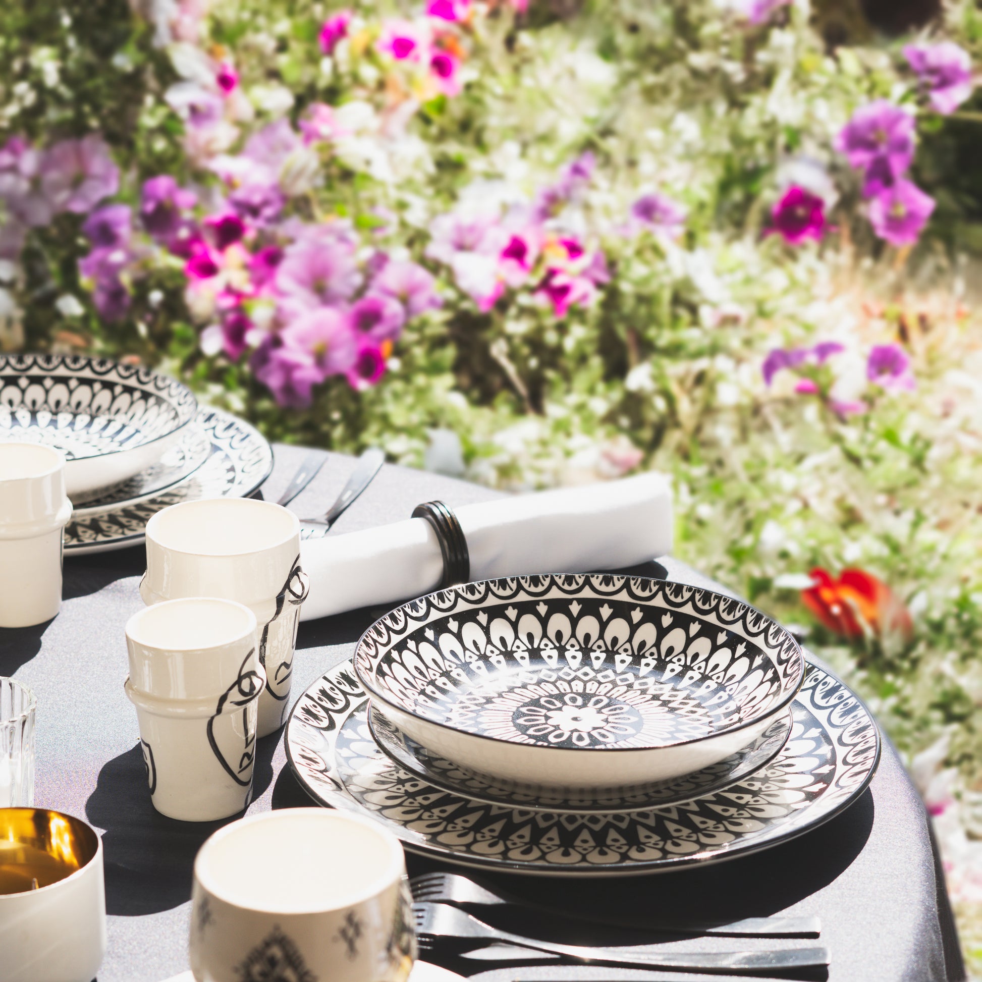 service de table marocain noir et blanc motifs marocain