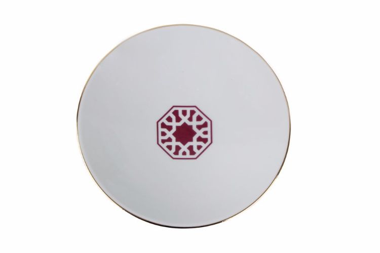 Assiette creuse en porcelaine de 20cm aux motifs bordeaux evoquant leclat et lauthenticite de la decoration marocaine