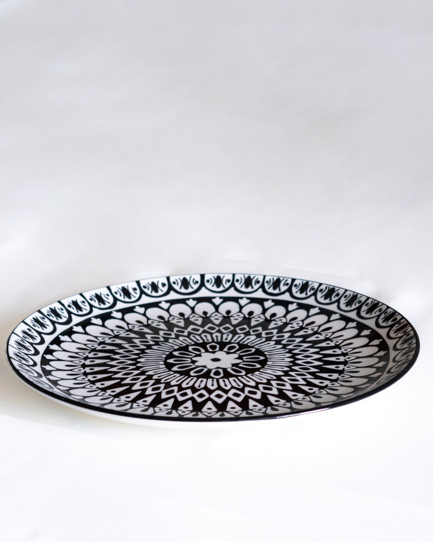 assiette plate 27cm noir et blanc marocaine