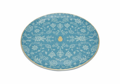 eclatante assiette en porcelaine avec motifs ethiques rappelant lauthenticite de la décoration marocaine