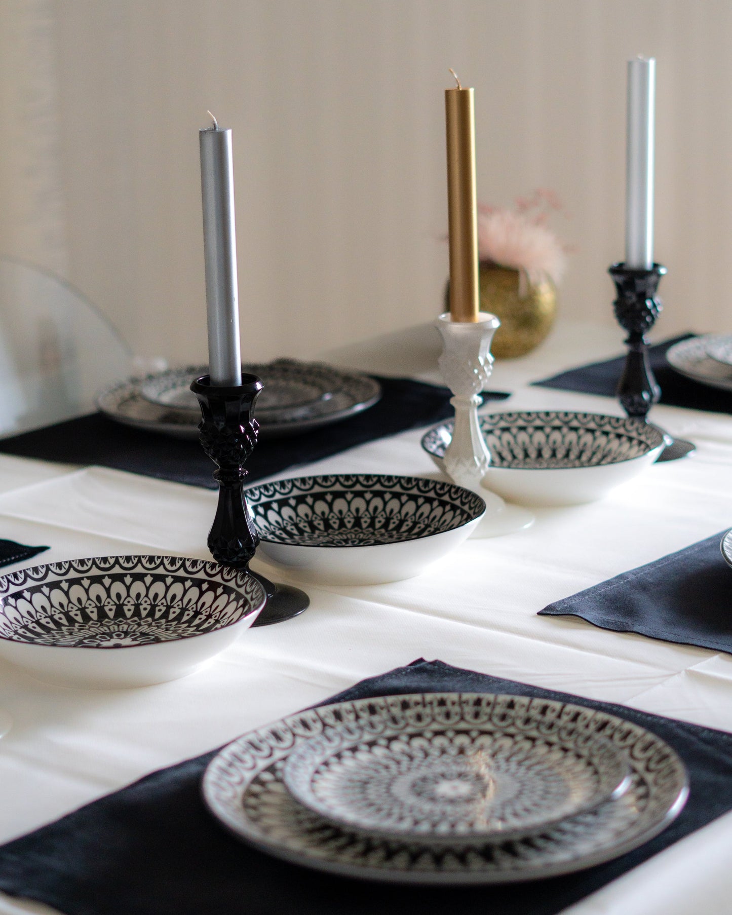 assiette plate noir et blanc motifs marocain