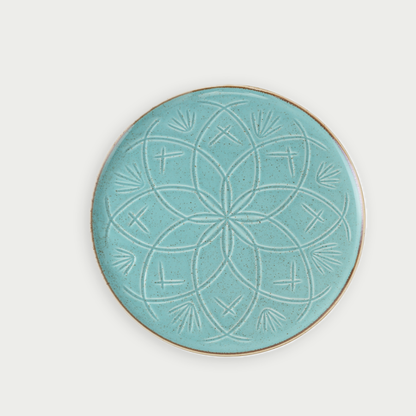 assiette turquoise à relief inspiree du Maroc melant ethique et clat pour une atmosphere authentique dans la decoration des maisons