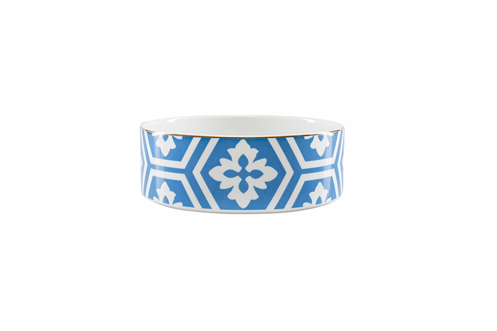 Un bol en porcelaine de 18cm inspire de leclat et lauthenticite du Maroc orne de motifs bleus et dores