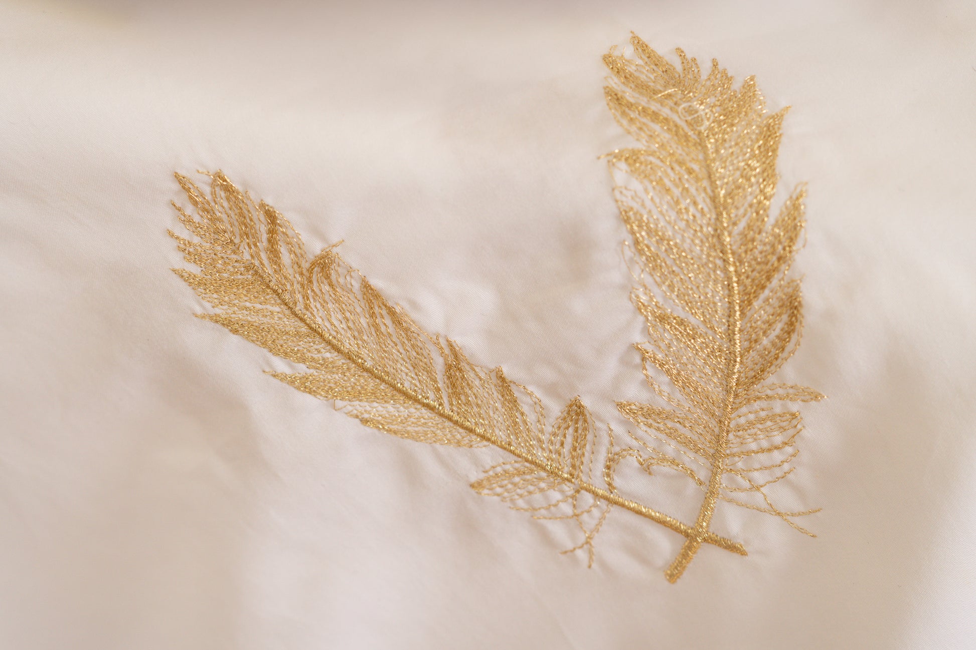 Nappe en coton avec broderies dorées reflet de l'authenticité et de la décoration des maisons marocaines