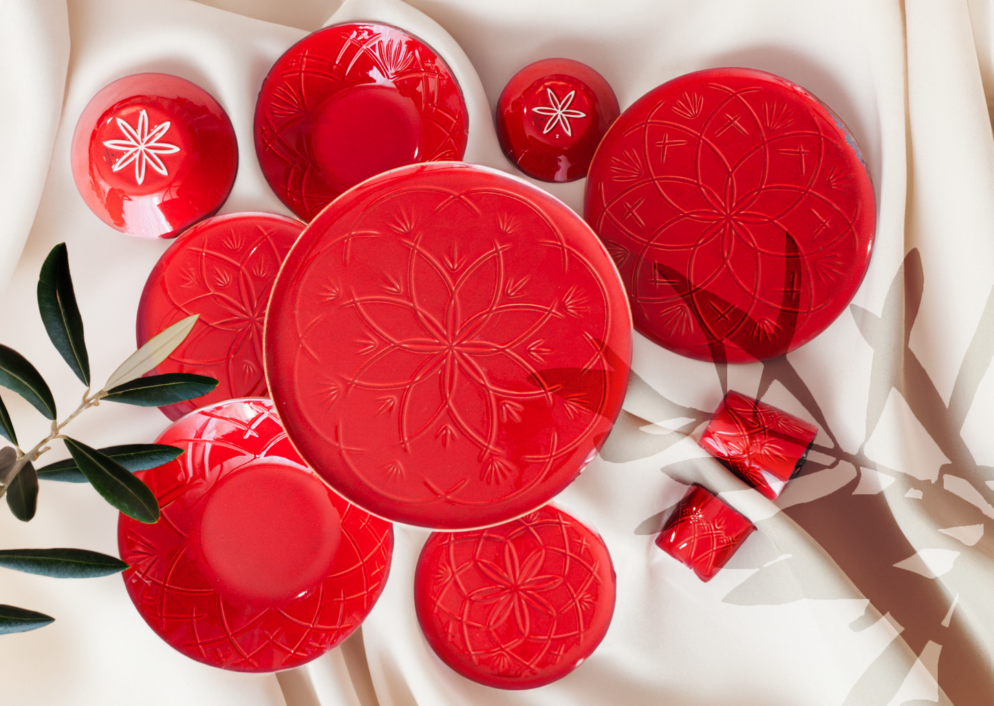 service de table douze personnes rouge motifs marocain