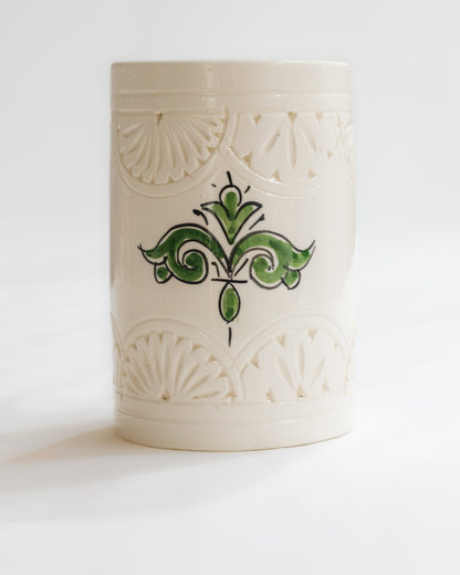 vase ceramique artisanal marocain blanc a motifs arabesque vert