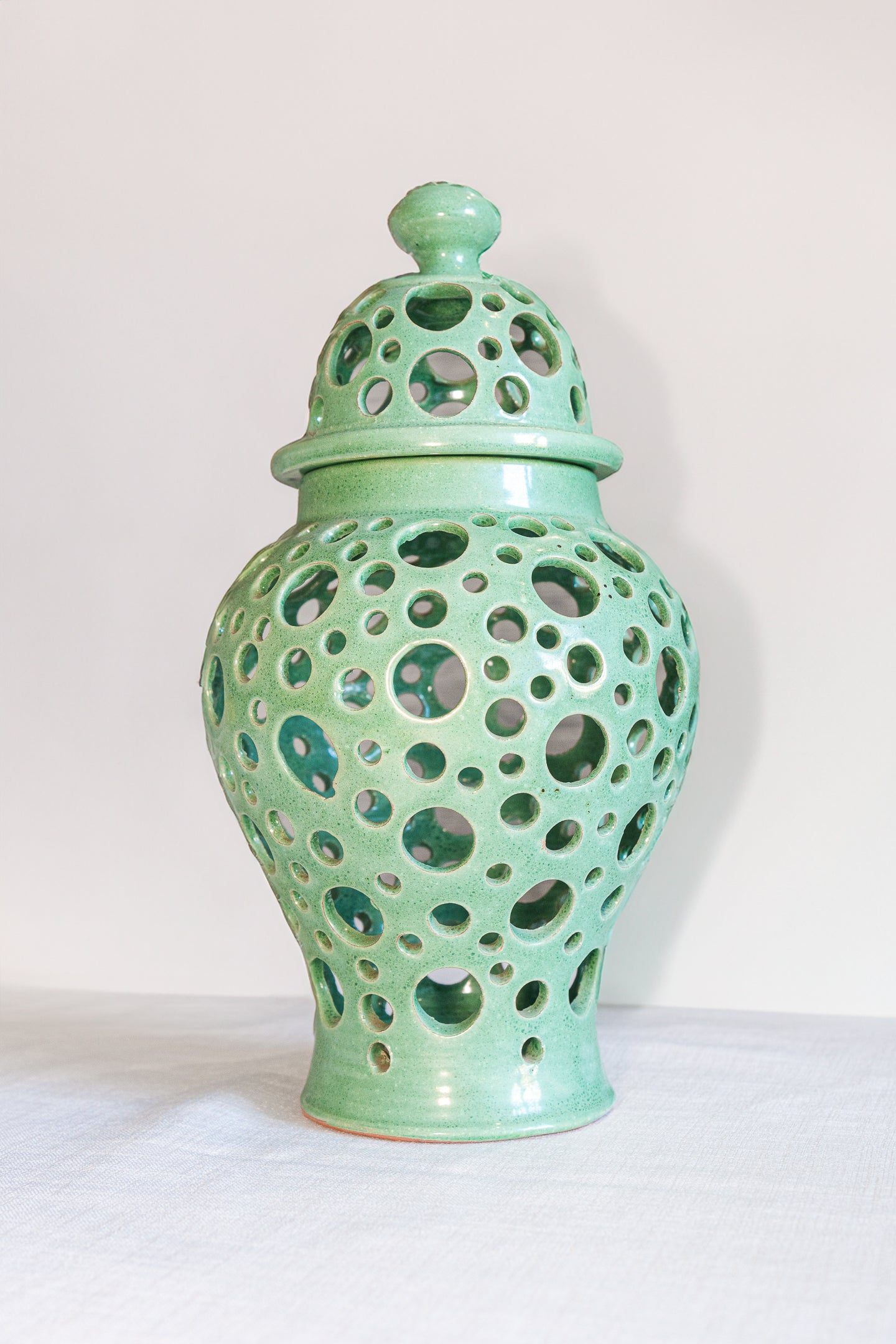 vase ceramique marocain artisanal vert amande