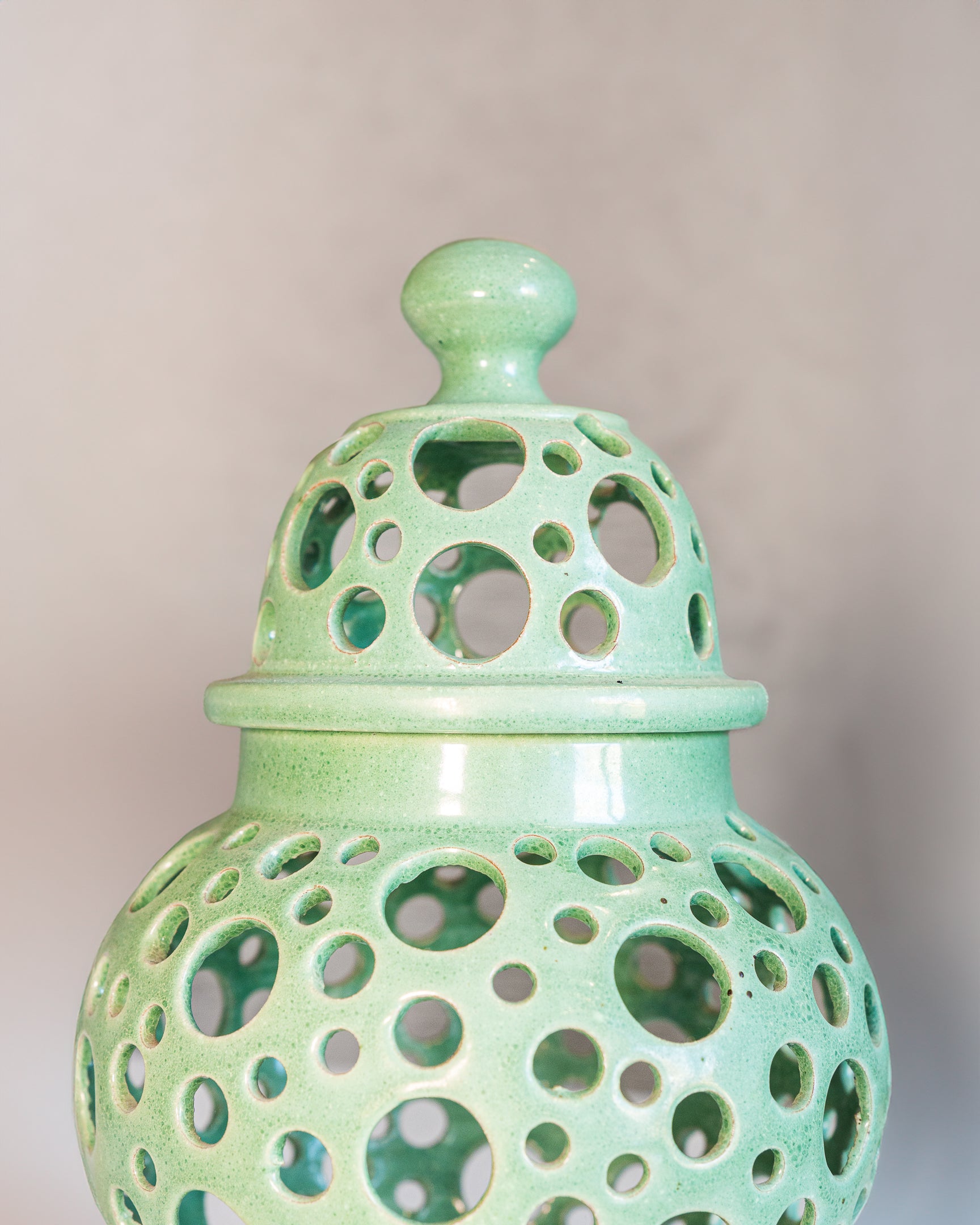 vase ceramique marocain artisanal vert amande