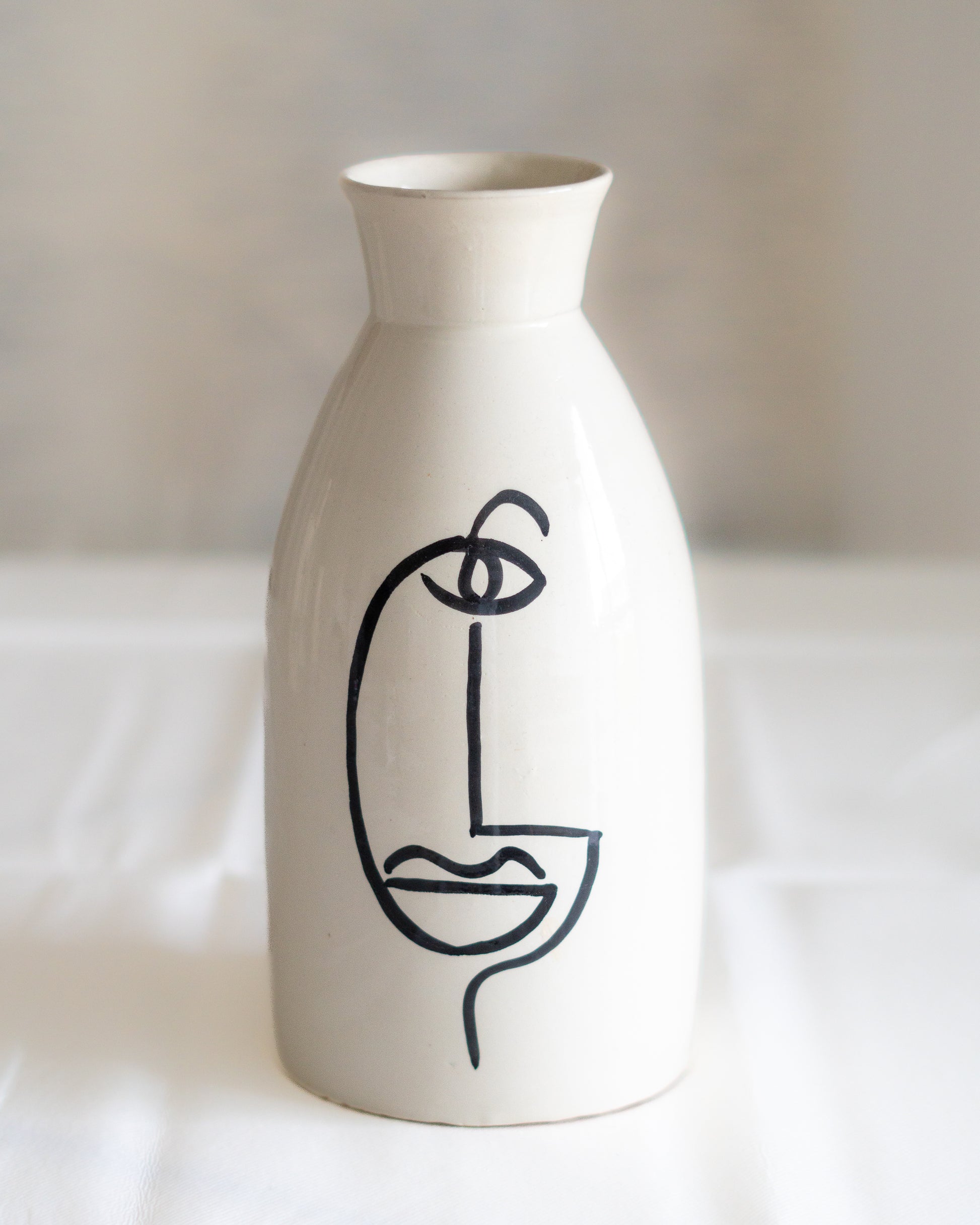 vase artisanal marocain visage noir et blanc