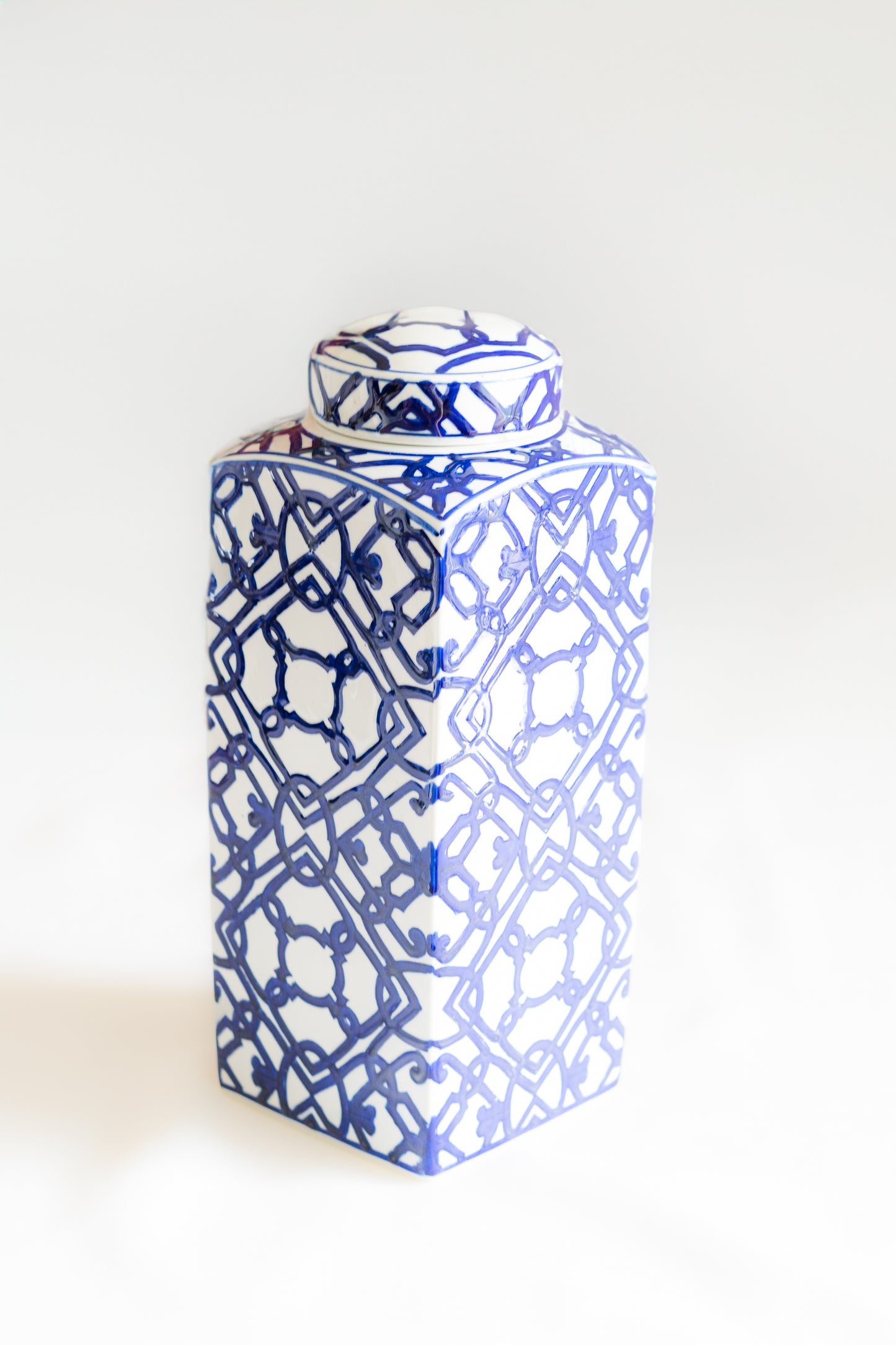 Vase Marocain Bleu et Blanc à Motifs Géométriques – Grand Modèle