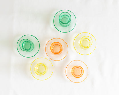 verres a the colores jaune vert orange avec soucoupe assortie