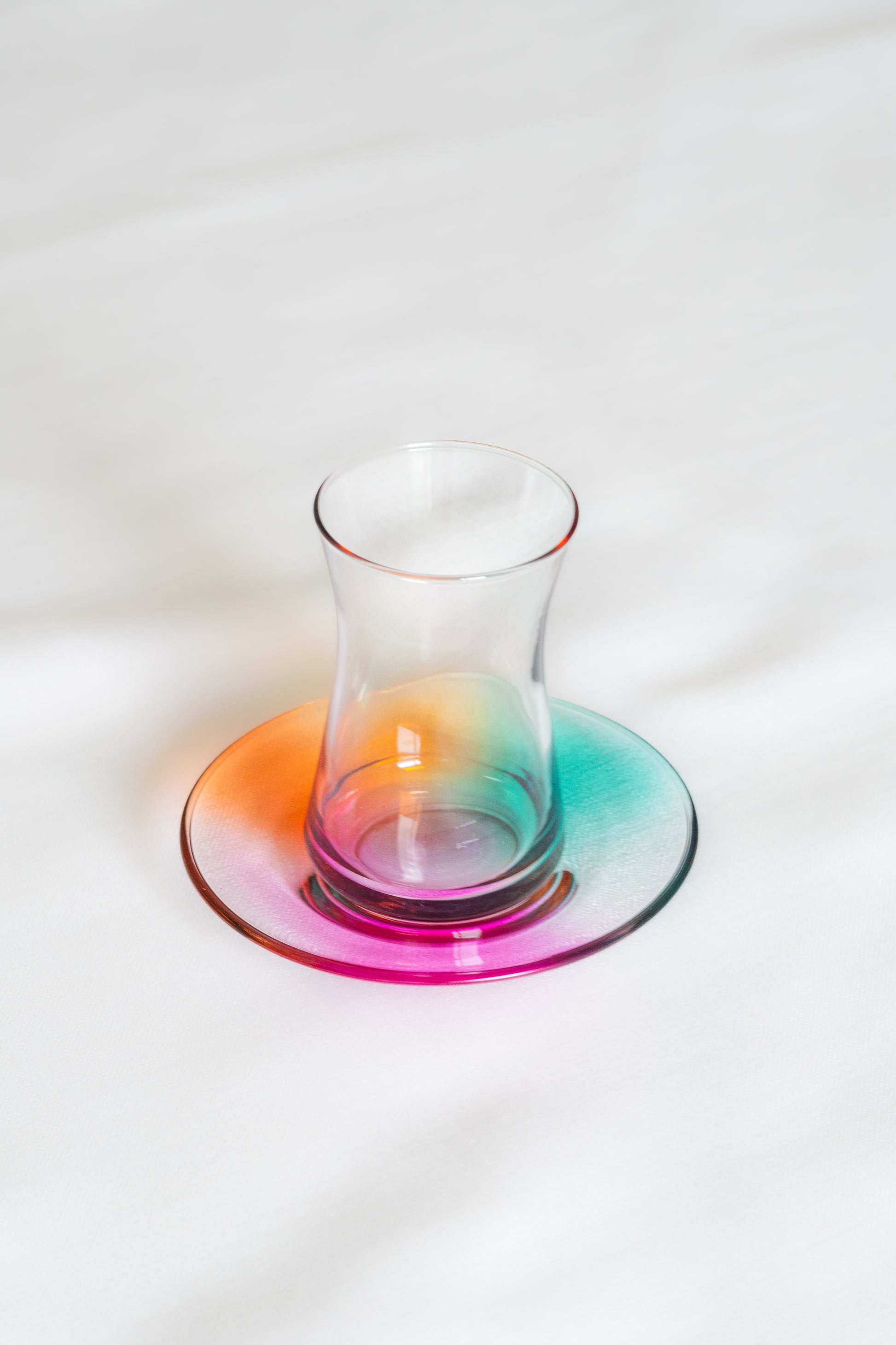 verres a the rainbow avec soucoupe assortie