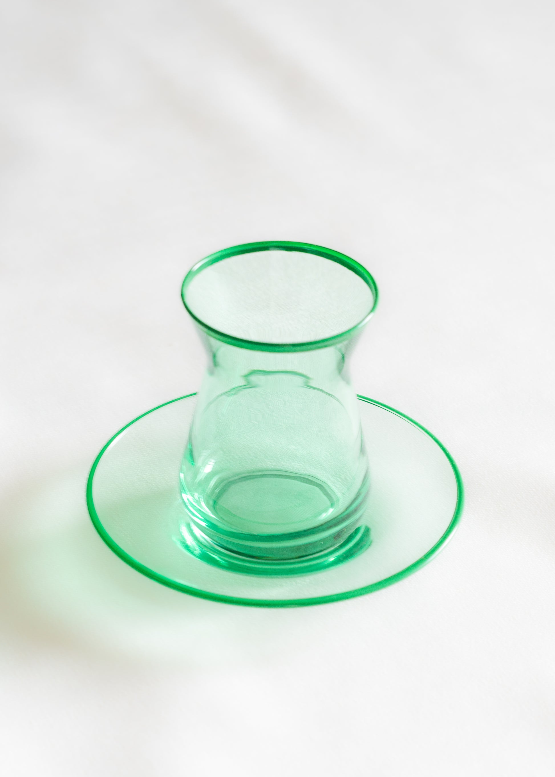 verres a the couleur verte soucoupe assortie